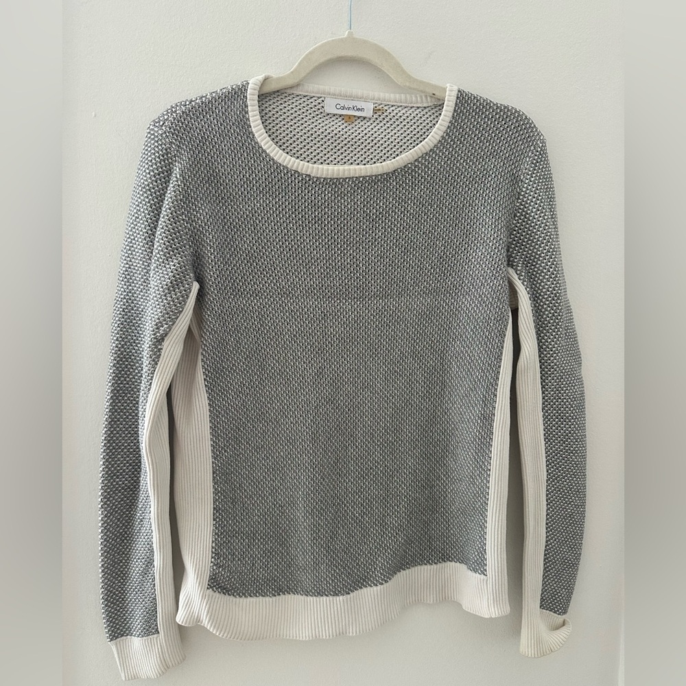 Calvin Klein Women's Sweater in Gray and white